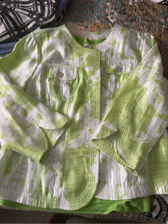 Ruby Rd. Jackets & Blazers - Ruby Rd. Green and White Floral Button-Front Top